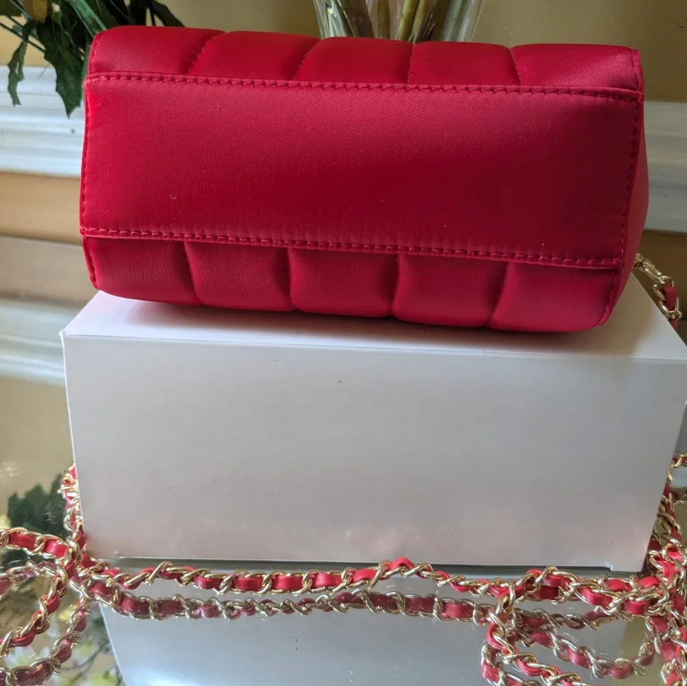 Givenchy - Picture 16 of 16